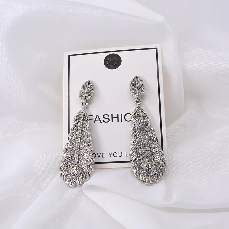 Женские серьги в стиле барокко длинные с перьями и кристаллами