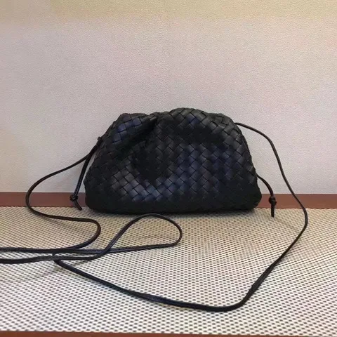 Black medium Новая высококачественная сумка на плечо из телячьей кожи Женская тканая Пельменная сумка женская индивидуальная Большая вместительная трикотажная сумка - Цвет: Black medium