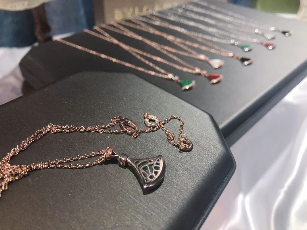 

2021 exquisite details, new products, the most beautiful women's favorite trend brand BVL shell necklace shines fascinating