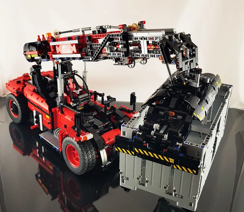 

2021 NEW lepins technology building block MOC engineering series crane telescopic forklift assembly toy boy birthday gift