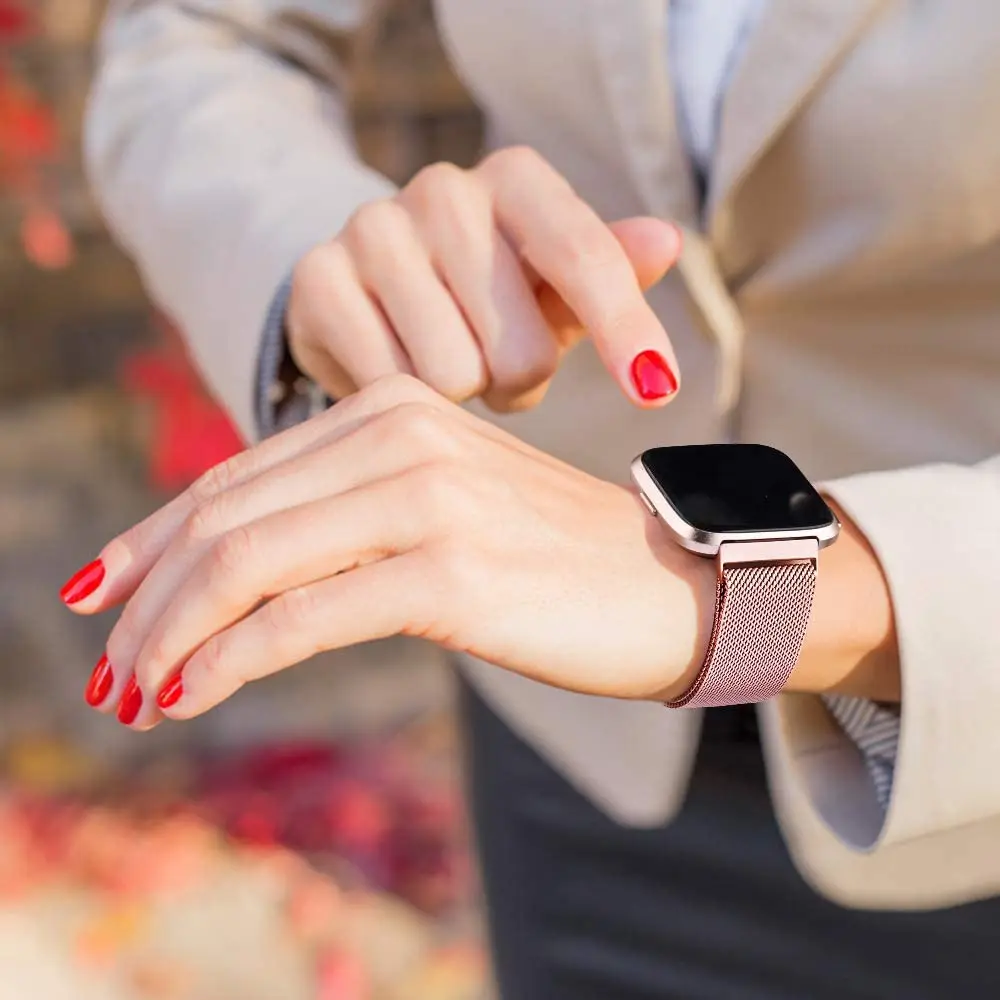 Магнитный металлический ремешок для смарт-часов Fitbit Versa 2 Lite