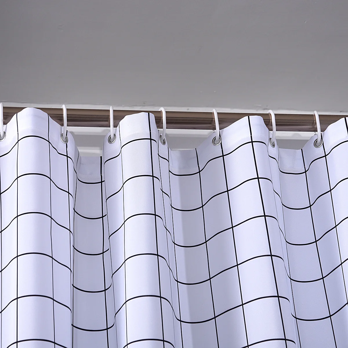 Водонепроницаемые занавески для душа толстые затемняющие с крючками белые серые