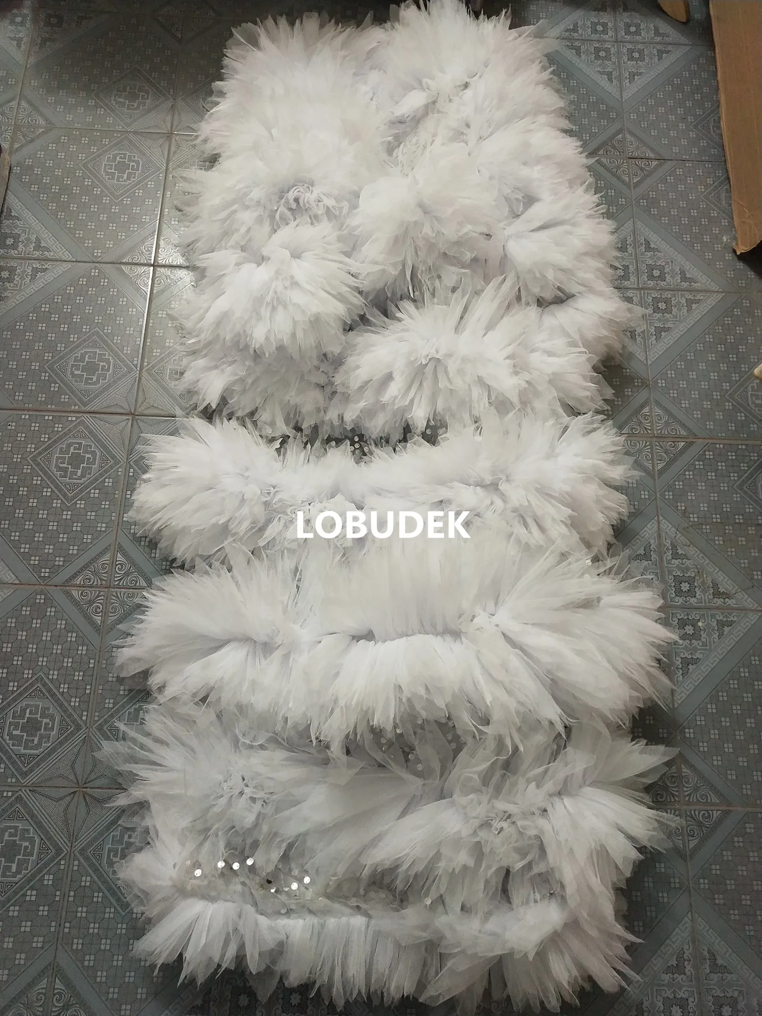 

Fluffy Whit Mesh Silver Sequin Cloak Long Coat Women Singer Leading Dancer Stage Performance Show Costume Nightclub Clothes