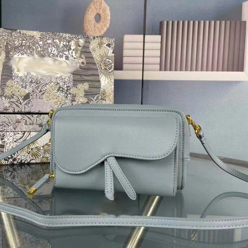 

The new shoulder bag diagonal bag camera bag calfskin material a variety of colors