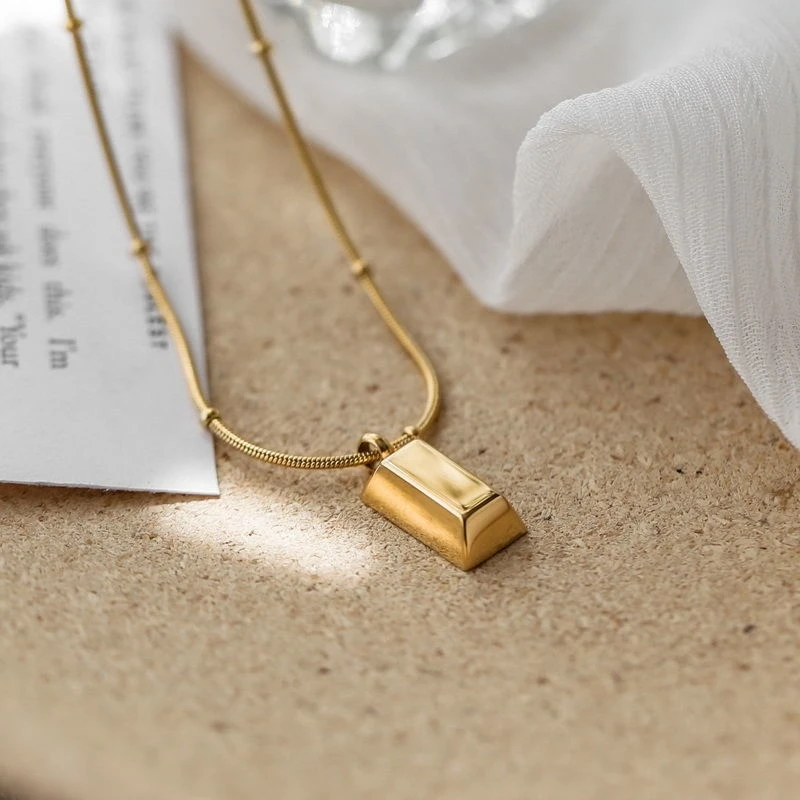 Новая позолоченная титановая стальная цепочка с маленьким золотым квадратным
