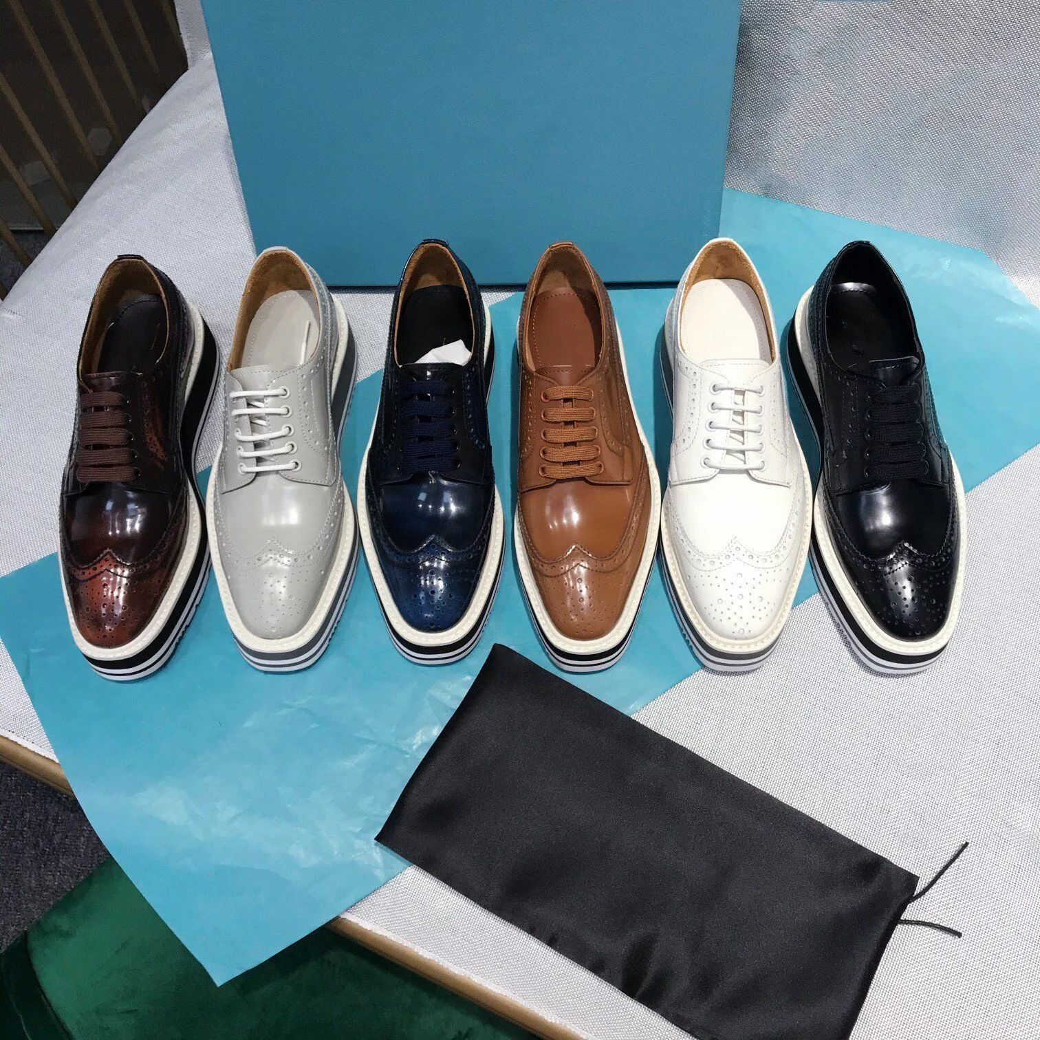 

Designer Shoes Women Spring Autumn New Fashion Platform Deep Mouth Lace Brooch Carved Shoes British Small Leather Flat Shoes