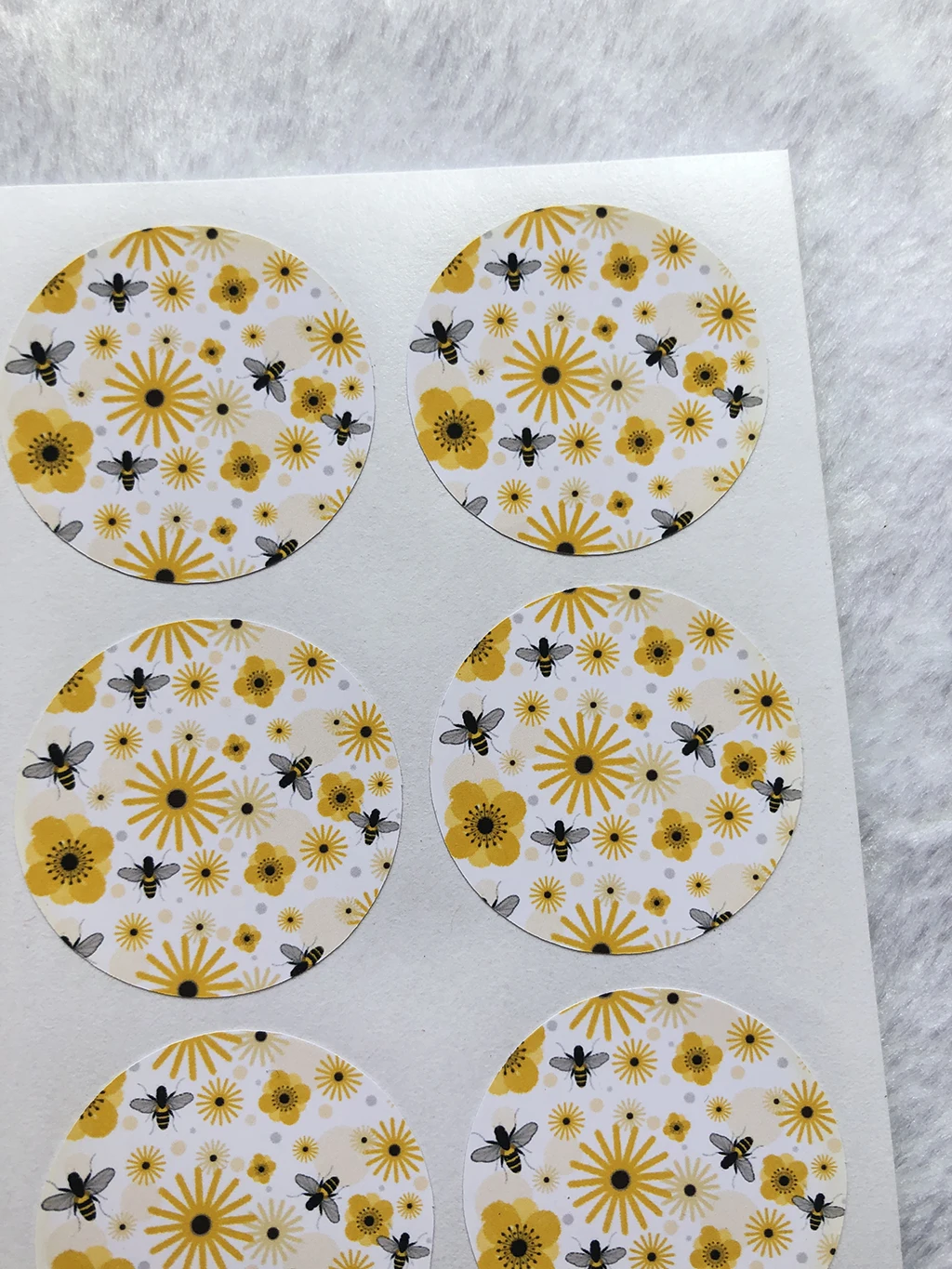 Этикетка для меда пчелы и цветы наклейка конверта