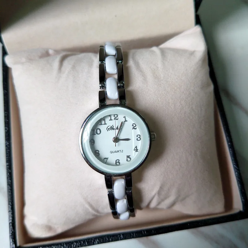 Взрывные Модели 2020 Новые квадратные керамические часы браслет женские кварцевые