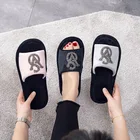 Весенне-осенние меховые тапочки Стразы с буквенным принтом Нескользящие Новые Домашние хлопковые тапочки для пола для пар мужские классические тапочки