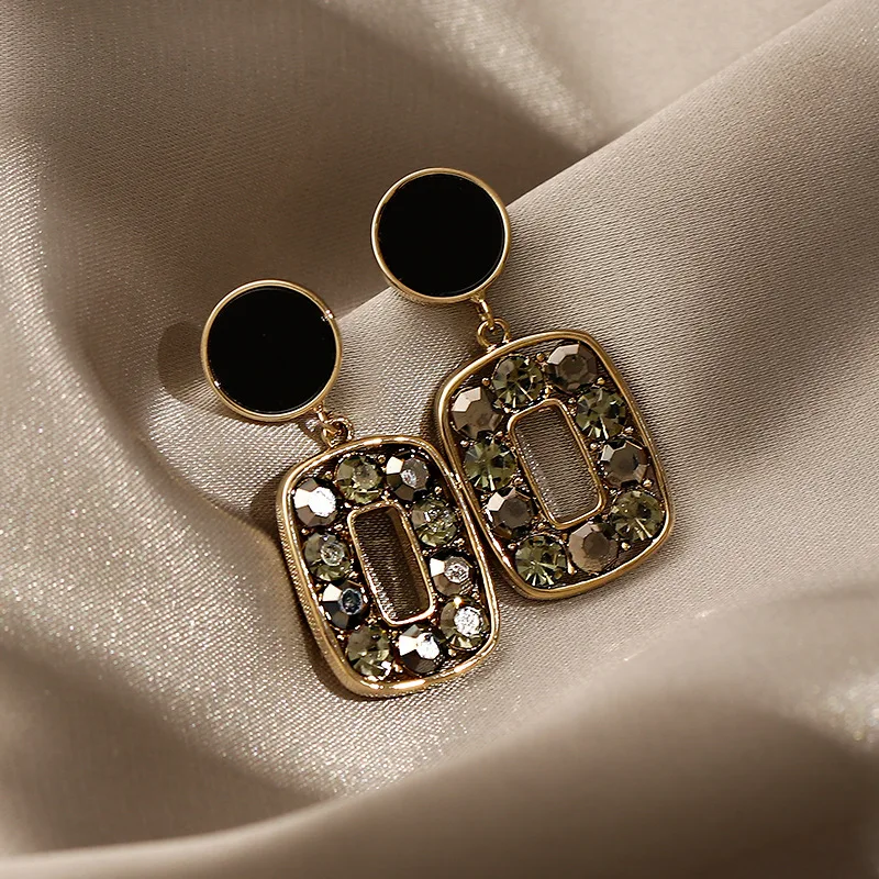 

2021 New Vintage Gold Plated Exquisite Zircon Geometric Square Pendant Earrings French Women's Earrings Dinner Party Jewelry