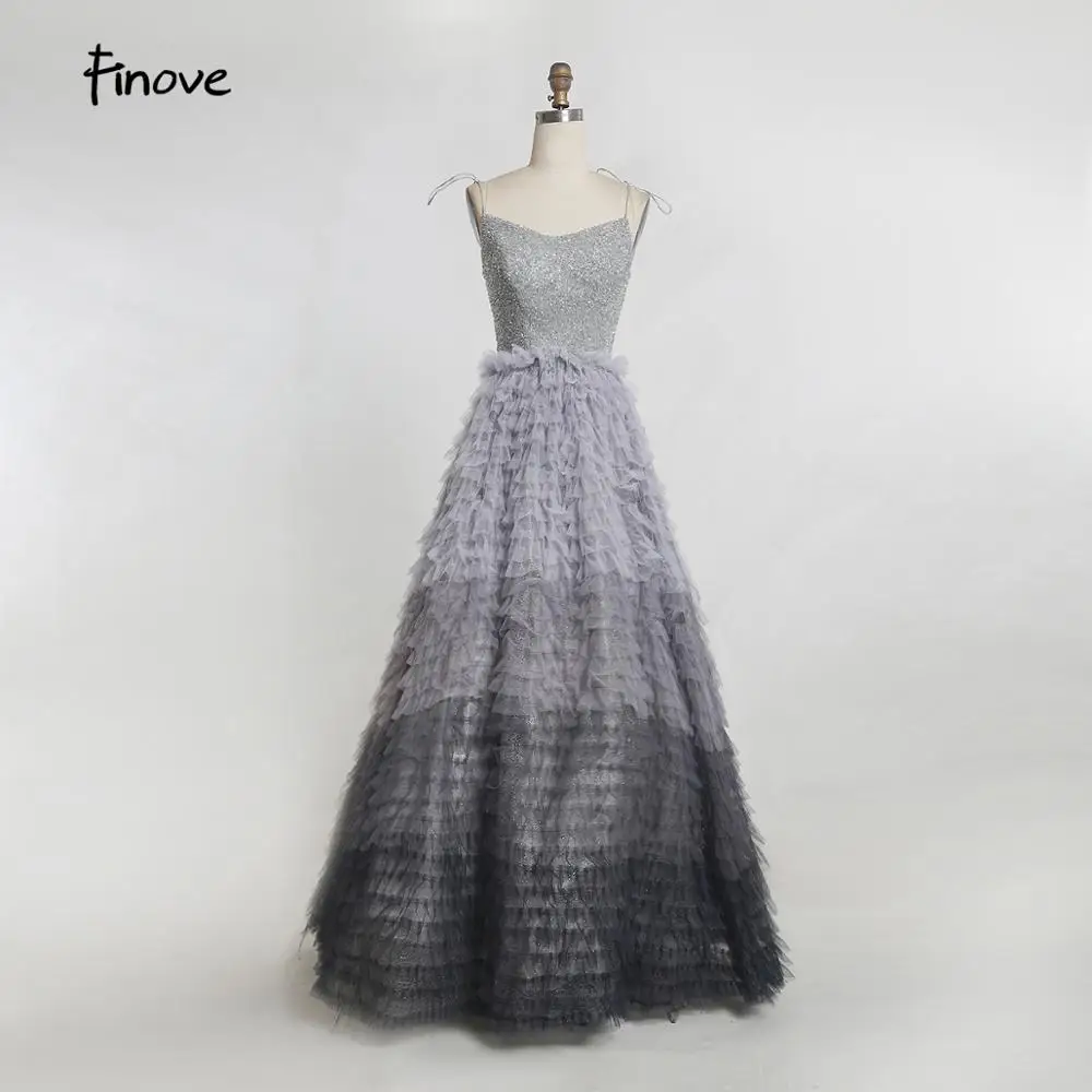 Классическое серое длинное вечернее платье Finove потрясающее трапециевидной