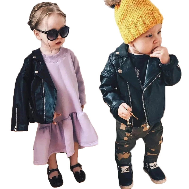 

Демисезонная детская кожаная куртка из искусственной кожи с отложным воротником