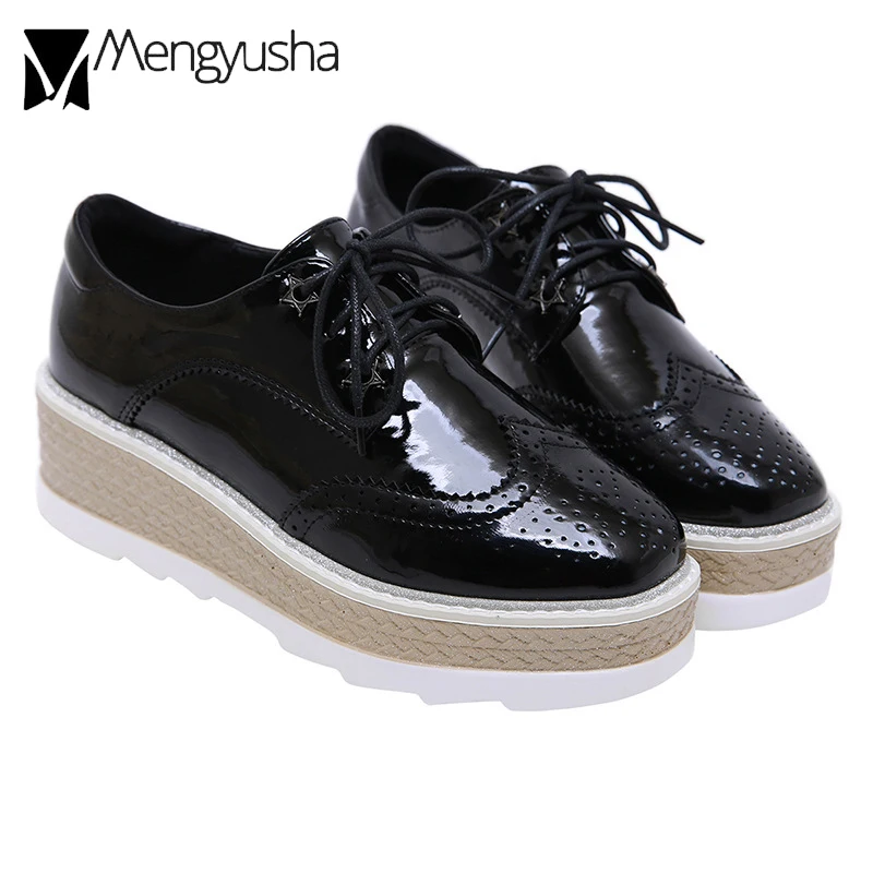 Броги с перфорацией на шнуровке женские брендовые туфли из лакированной кожи