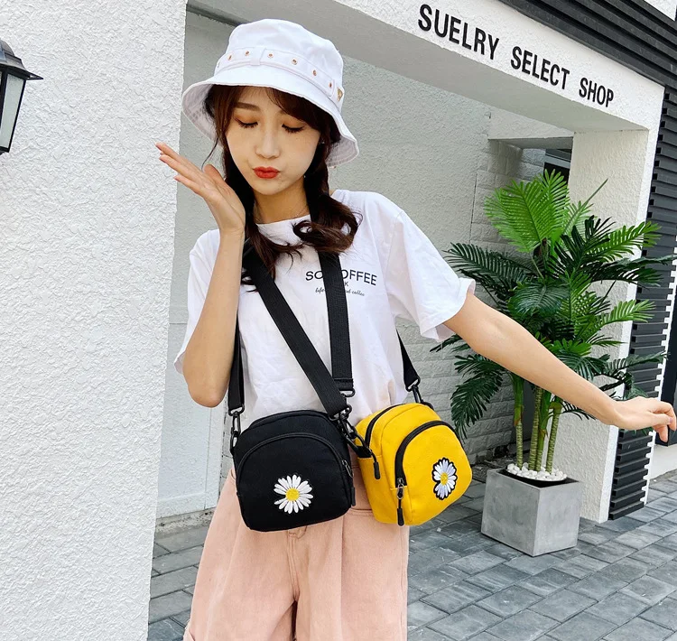 

Cartoon Print Canvas Small Bag Girl New Ins Japanese Diagonal Wild Student Shoulder Mobile Phone Bolsa Multifunction All-Match