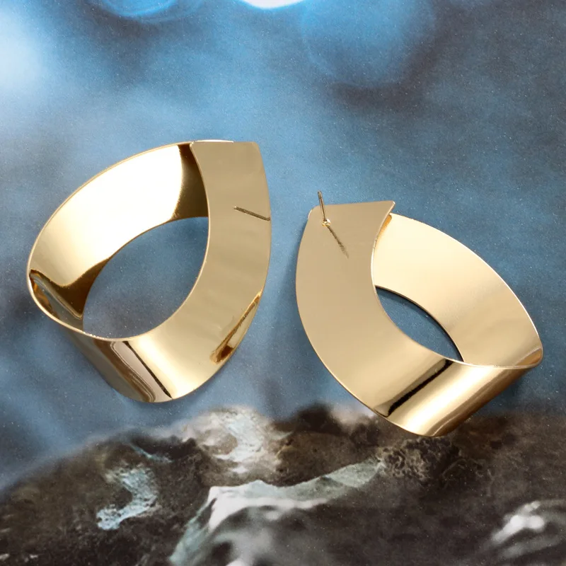 

Fashion Geometric Triangle Stereo Stud Earrings