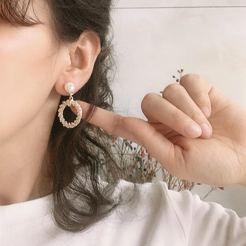 

South Korea senior sense S925 silver needle fashion pearl earrings female small pendant personality geometric ring earrings