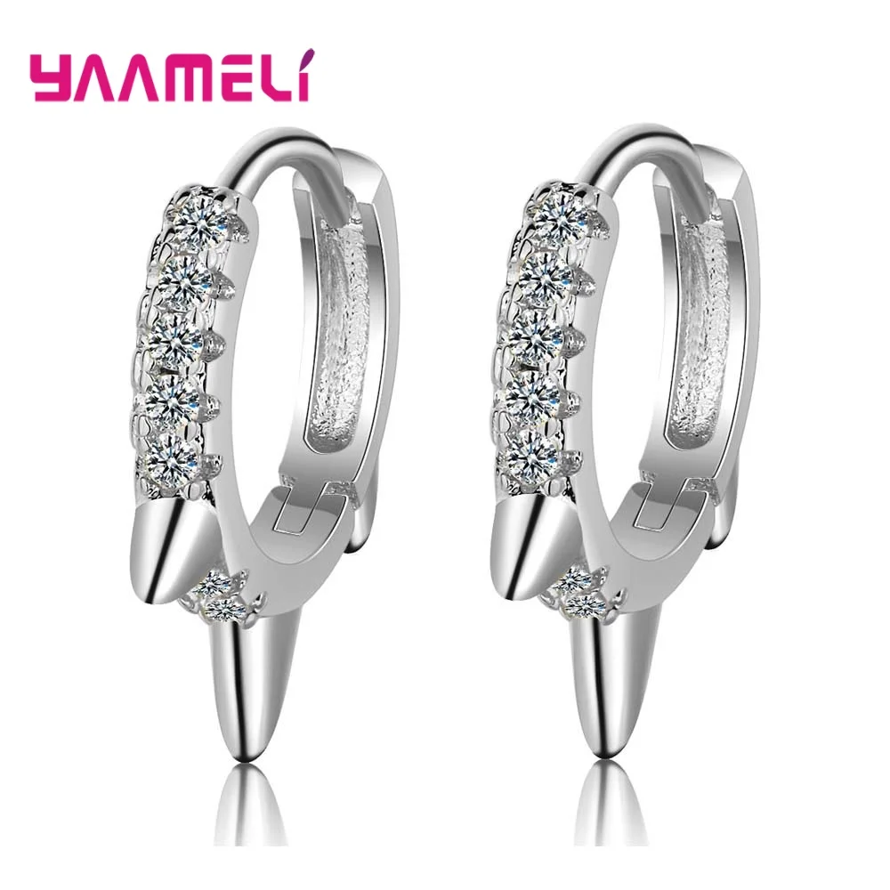 Эффектные серьги кольца с заклепками тонкие искусственные серебряные