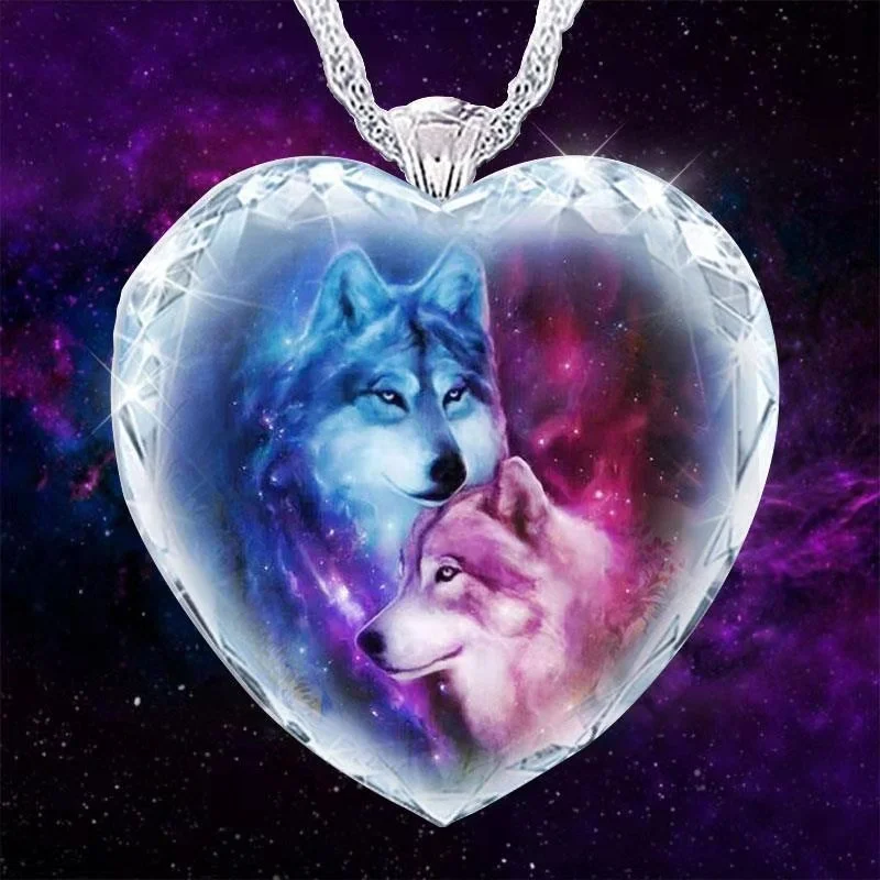 

Heart Shaped Crystal Glass Bee Blue Ghost Wolf Pendant Necklace Women's Necklace Fashion Metal Animal Accessories Party Jewelry