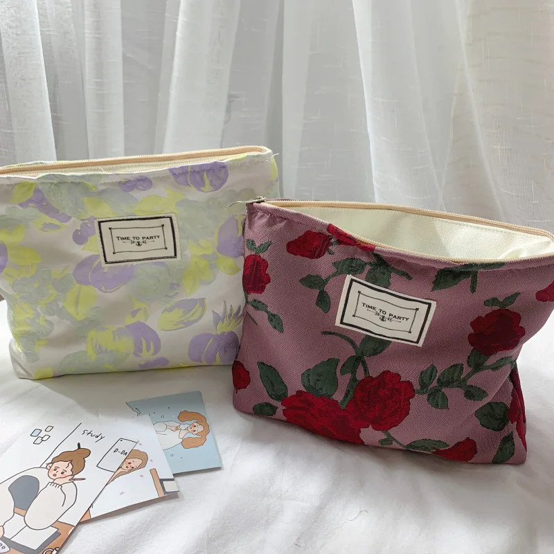 

1 Pc Embroidery Rose Flower Makeup Bag Women Tulip Flower Cosmetic Bag Travel Large Beauty Case Storage Organizer Toiletry Kit