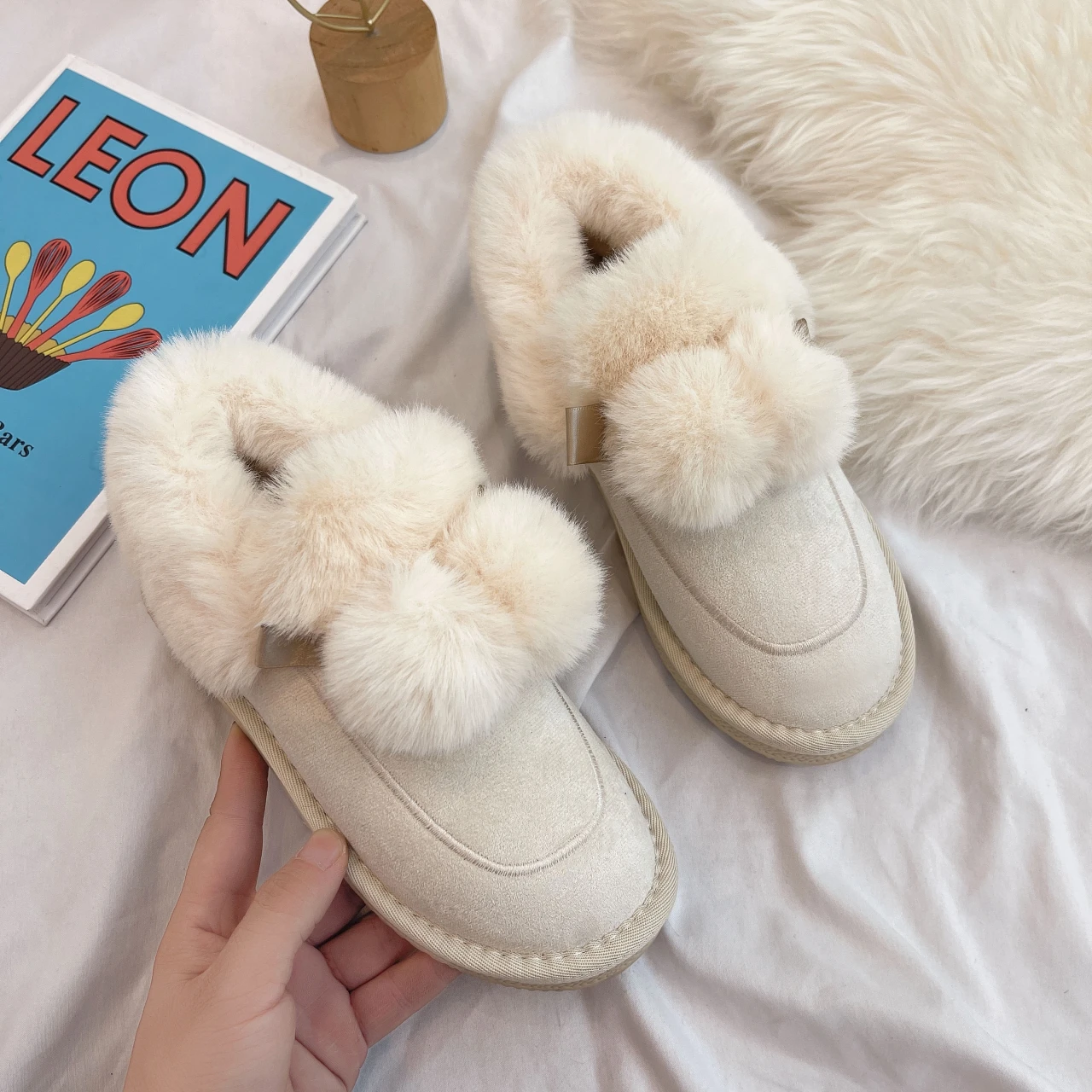 

2021 New Women's Warm Snow Boots Women Winter Fur Ball Ankle Boots Lady Casual Comfy Short Boots Ladies Plus Velvet Fur Boots