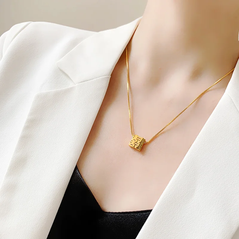 

YUN RUO Rose Gold Vintage Lucky Chinese Word Square Pendant Necklace Woman Titanium Steel Jewelry Birthday Gift Not Change Color