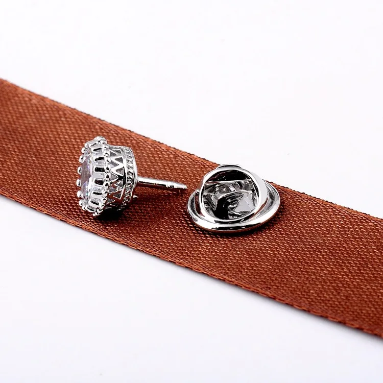 

Classic Female White Crystal Stone Brooch Charm Silver Color Jewelry Brooch For Women Cute Round Zircon Pin Dress Coat Accessory