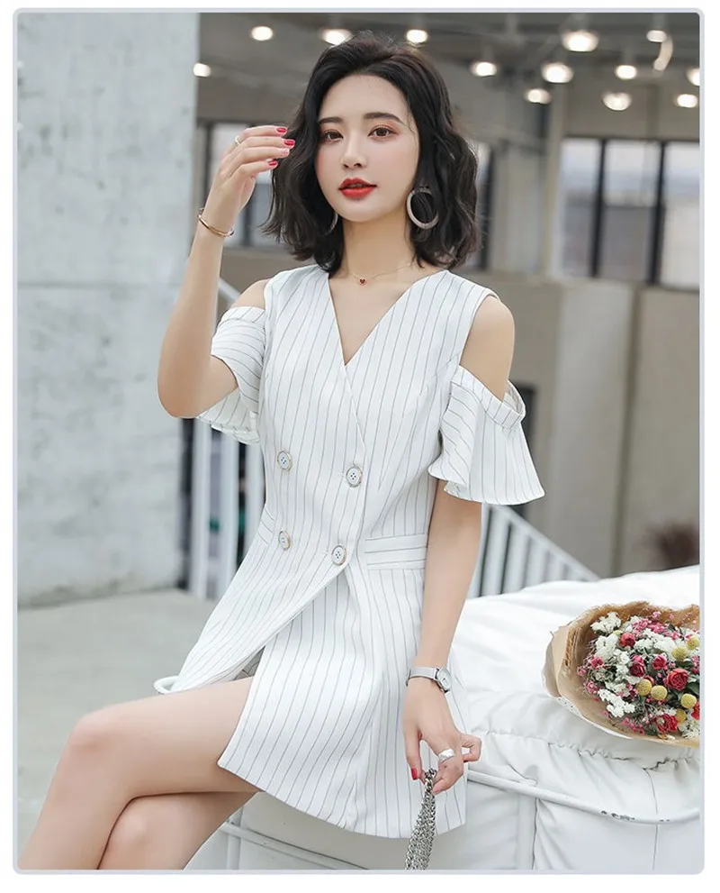 Женский костюм с шортами и двойным рядом пуговиц в полоску | Женская одежда