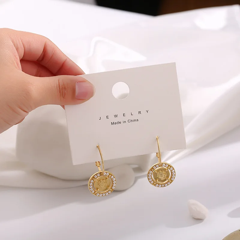 

2020 Vintage Gold Color Simulated Pearl Coin Pendant Hoop Earrings Mini Ear Piercing Dangle Earring for Women Girl Jewelry