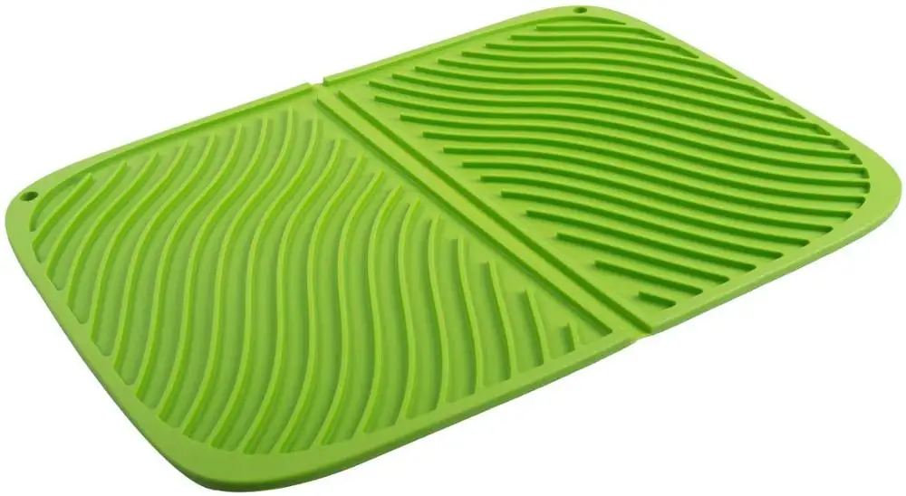 Силиконовый коврик для сушки посуды легко чистится можно мыть в посудомоечной