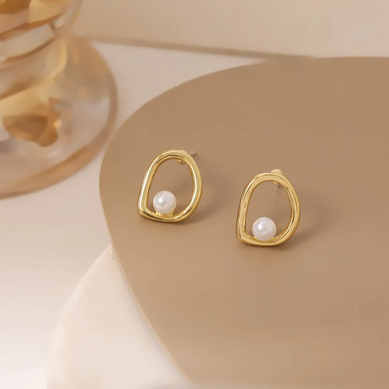 

Pearl net red new Lolita simple and cold wind small earrings earrings women