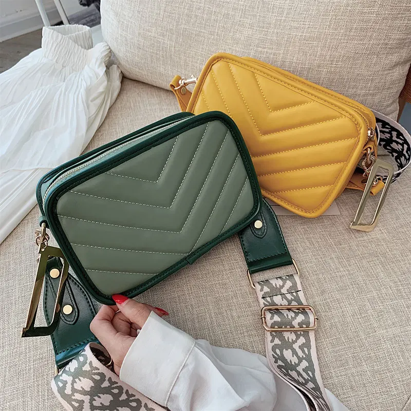 

Broadband small bag female new Korean version of the ocean shoulder bag summer fashion embroidery line wild Messenger flap