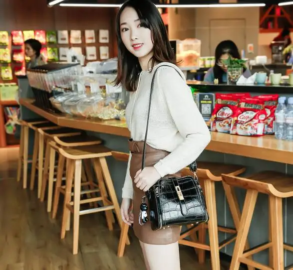 

New style Korean version Crocodile pattern Joker handbag fashion female shoulder bag Messenger bag 20X12X19cm 2019031803