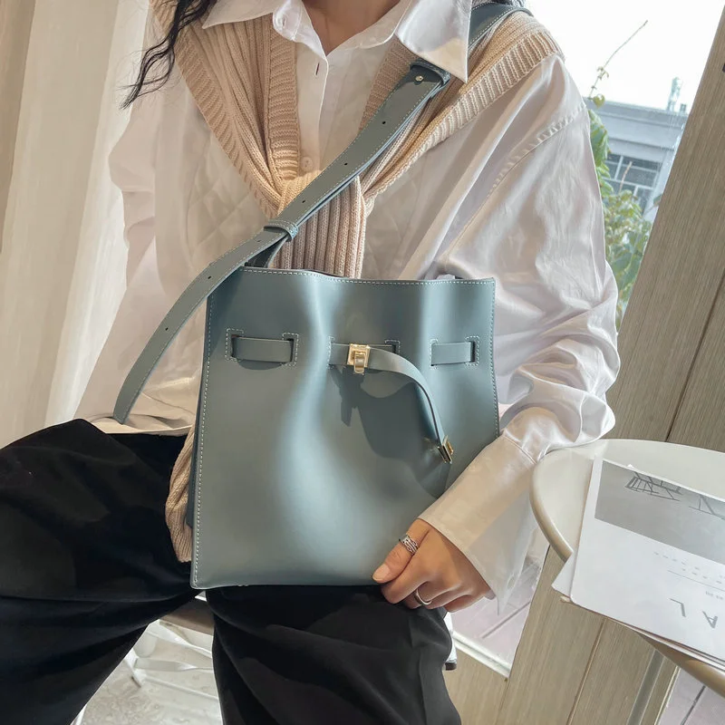 

Bag women 2020 new cowhide women's handbag temperament fashion versatile large capacity One Shoulder Messenger Bag 199