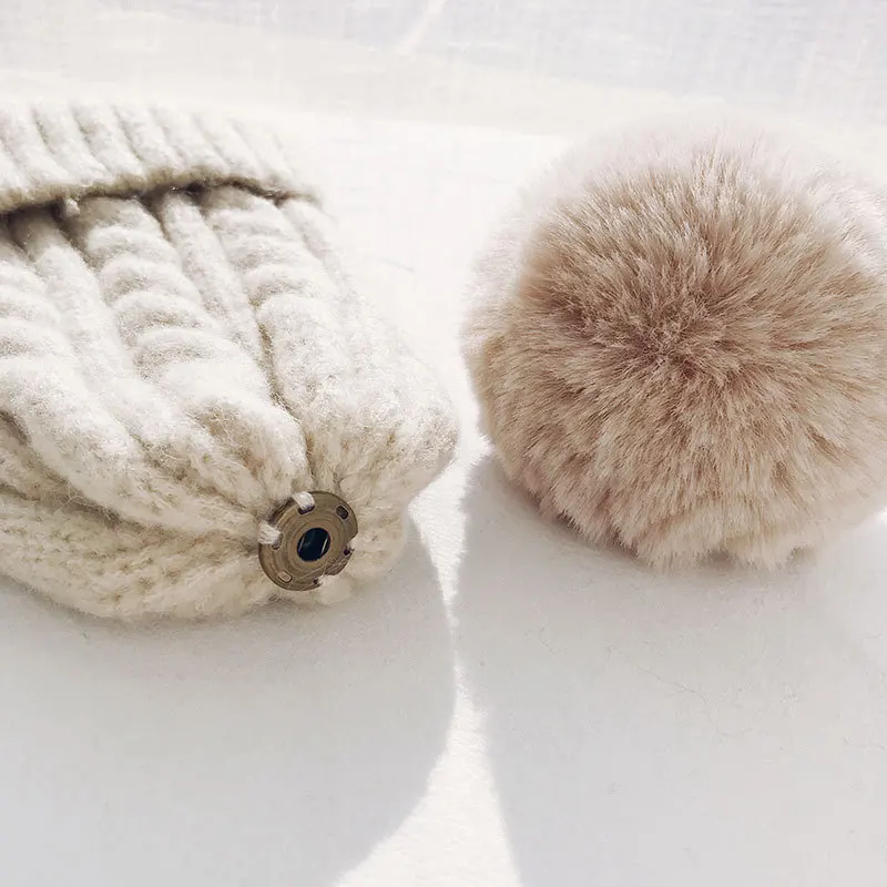 

Fur Pompoms Knitted Winter Hats For Women Pom Pom Skullies Beanies Thick Winter Hats Fluffy Ball Female Beanies Caps Warm Hat