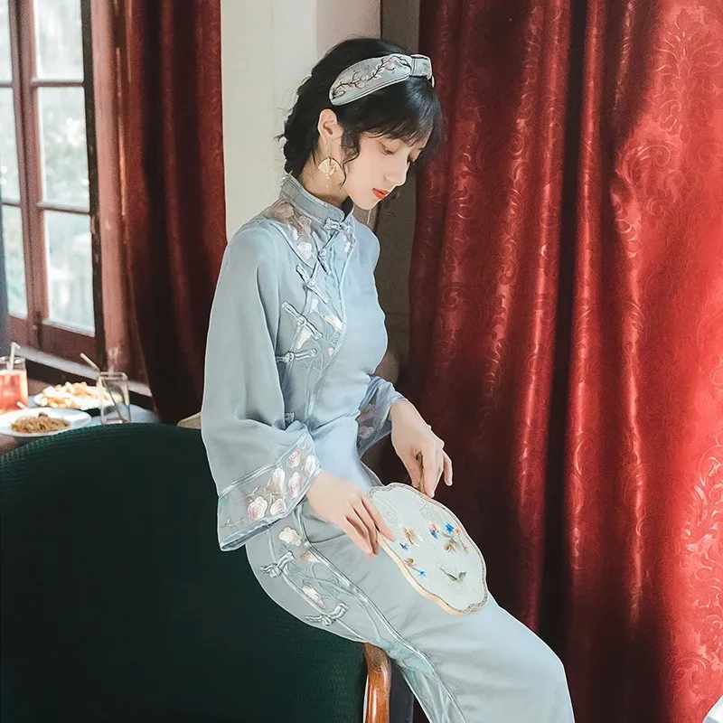 

2020 autumn young girl cheongsam improved version banquet temperament Chinese style literary retro skirt temperament is thin