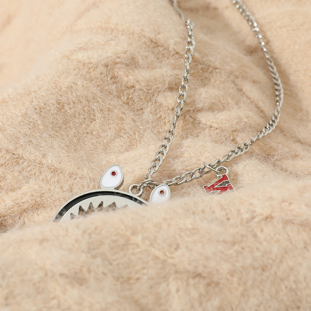 Цепочка с подвеской в виде надписи искусственная кожа |