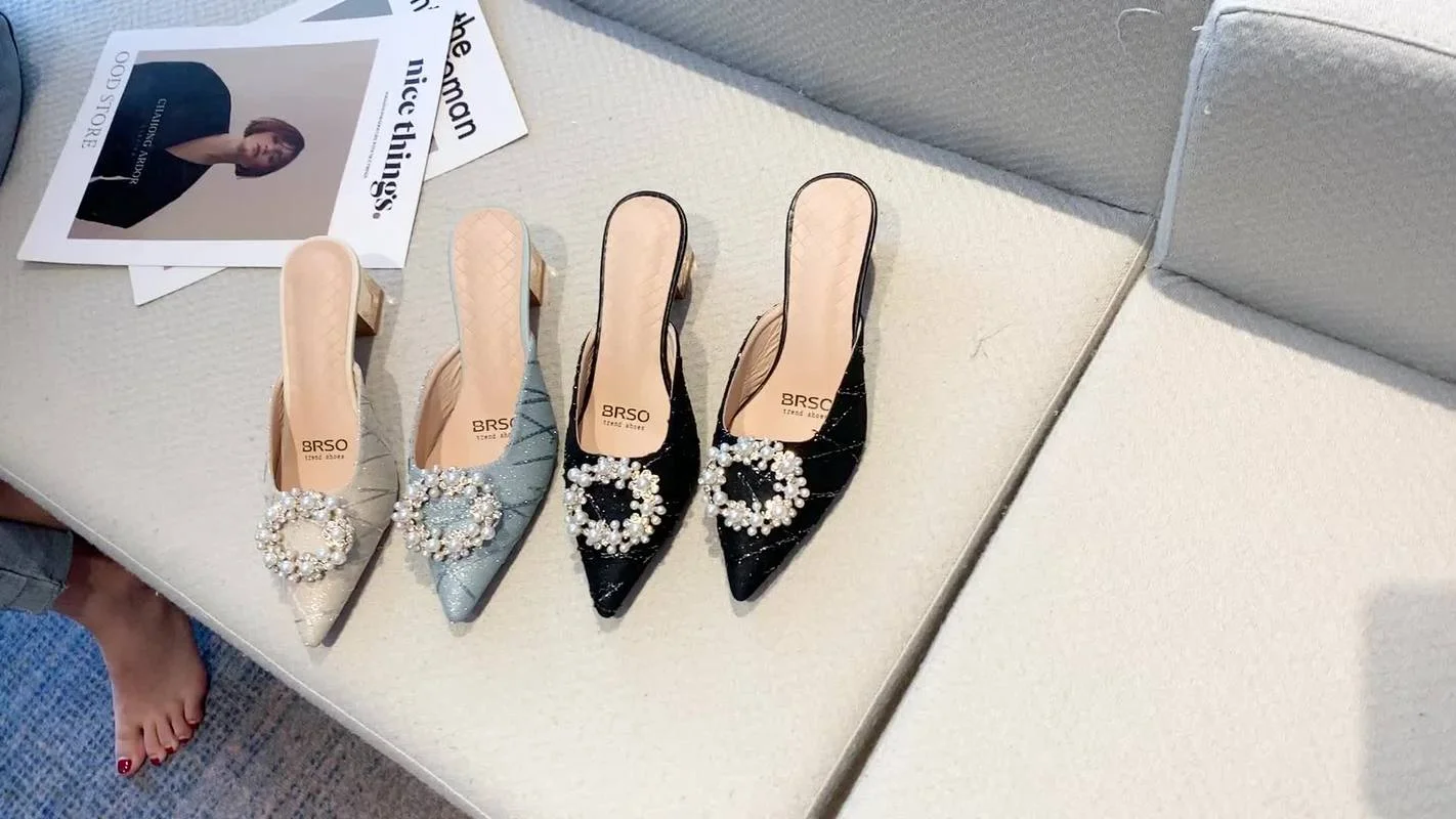 

2021 Summer New Net Red Rhinestone Half Slippers Baotou All-match Slippers Women's Outer Wear Fashion Slippery Pointed Tow