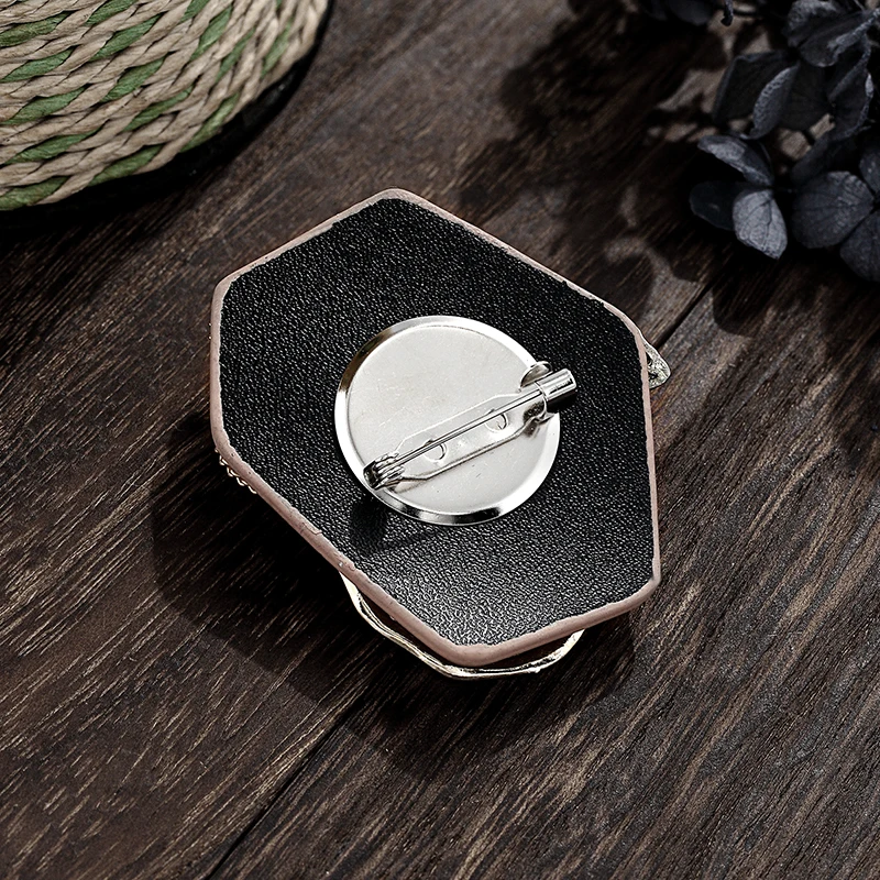 Women's Girl Pin Badge Series Leather Pearl Inlaid Brooch Wholesale Handmade Fashion Spot Accessories | Украшения и