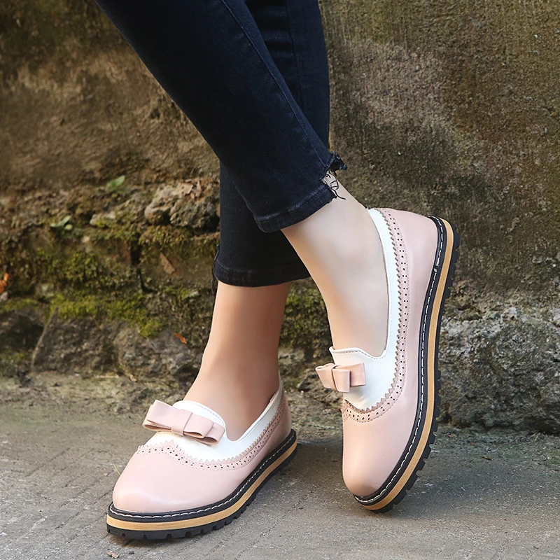 Туфли женские из лакированной кожи плоская подошва бант лоферы заостренный