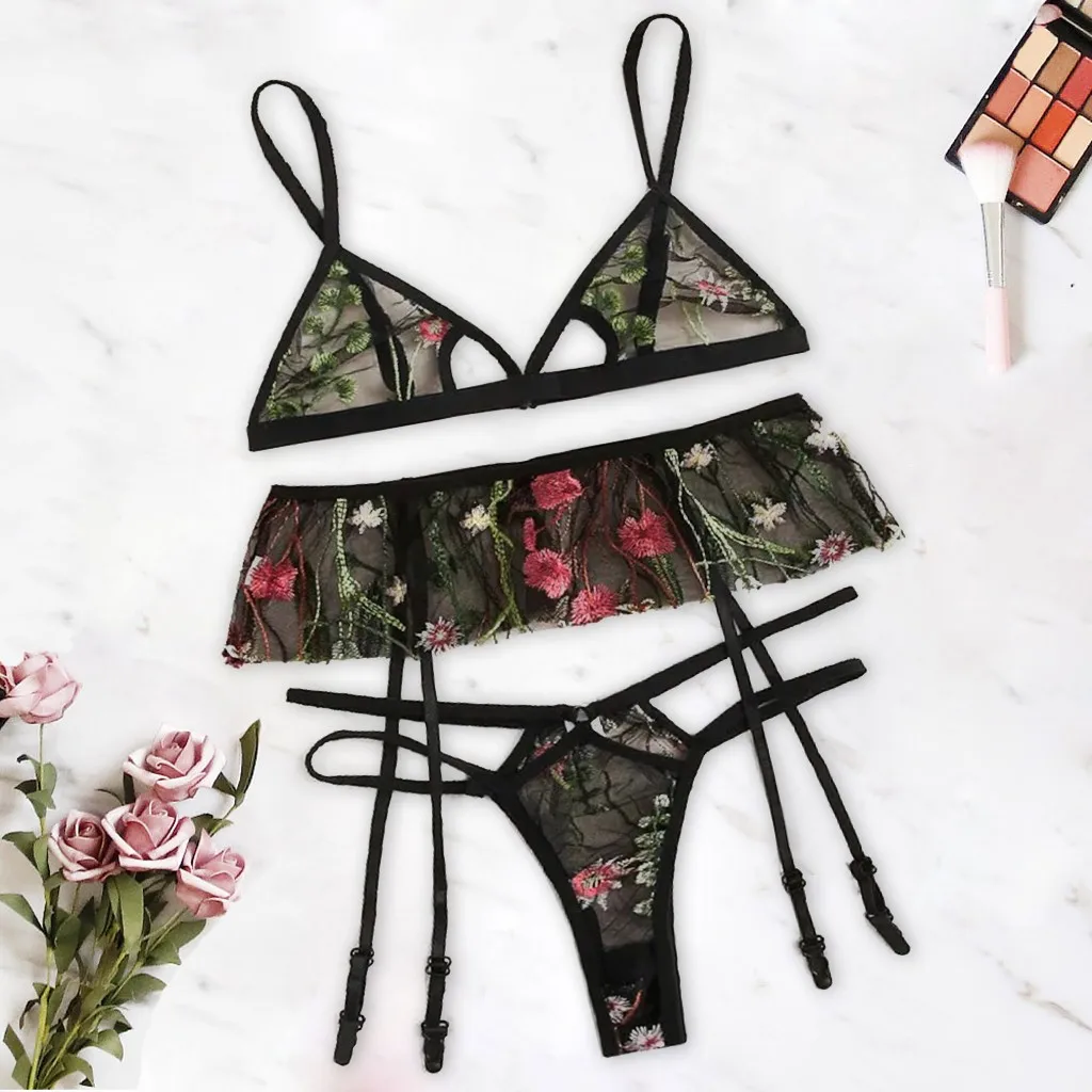 Комплект женского кружевного нижнего белья с чашками пуш ап и V образным