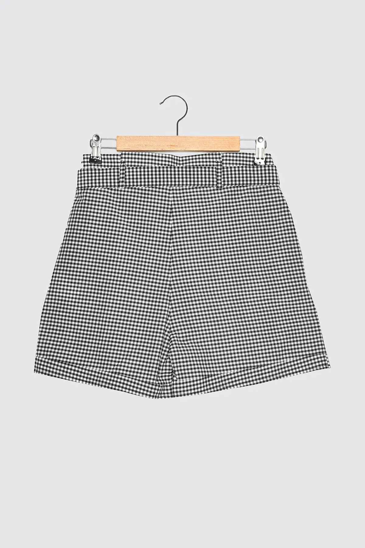 

Trendyol Arched Shorts & Bermuda TWOSS21SR0134