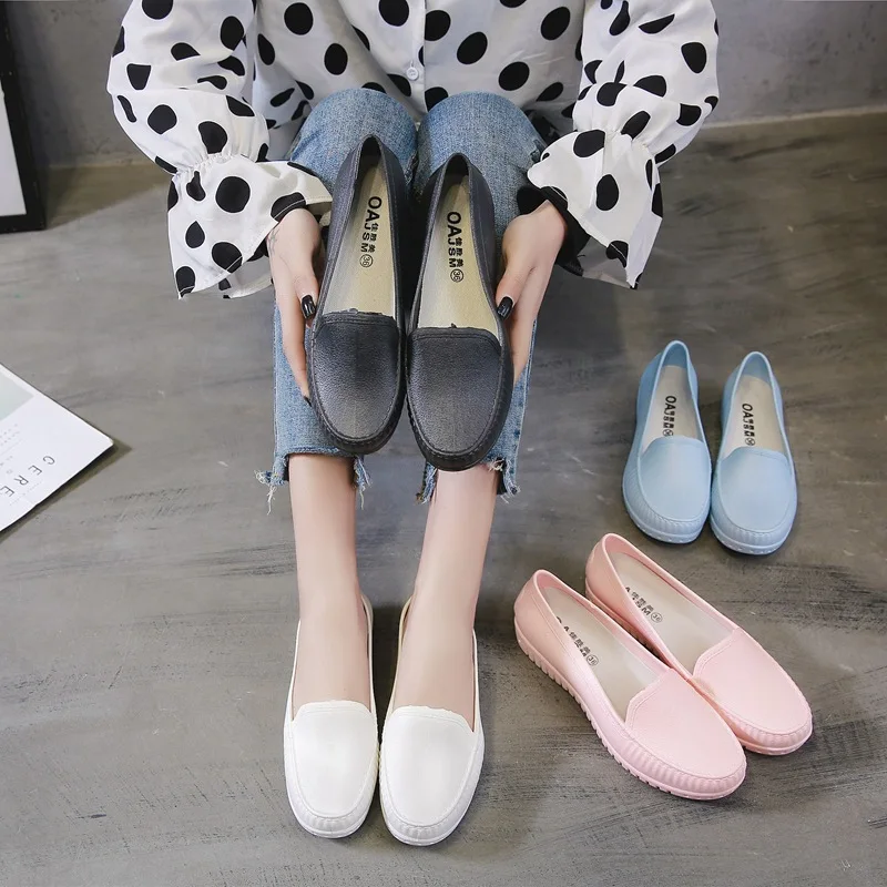 

Street light of mouth rubber shoes pregnant women nurses han edition flat boots female fashion kitchen work shoes waterproof