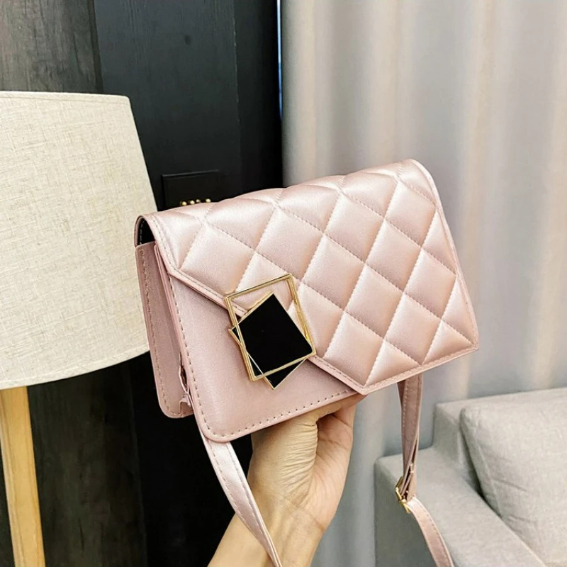 

TRAVEASY2022New Fashion Texture Bag Female Korean Lingge Handbags Fashion One Shoulder Messenger Small Square Bag handbag women