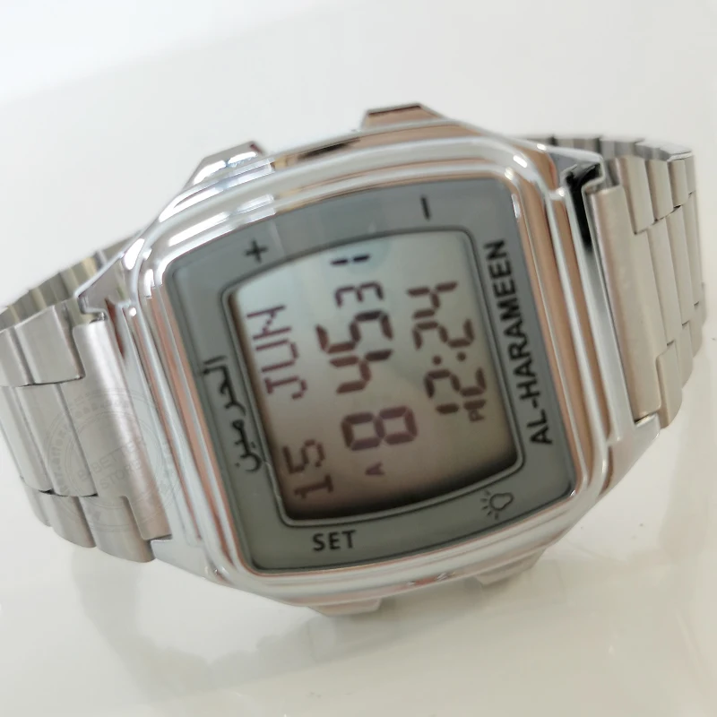 Мусульманские часы оригинал цифровых часов на открытом воздухе во время