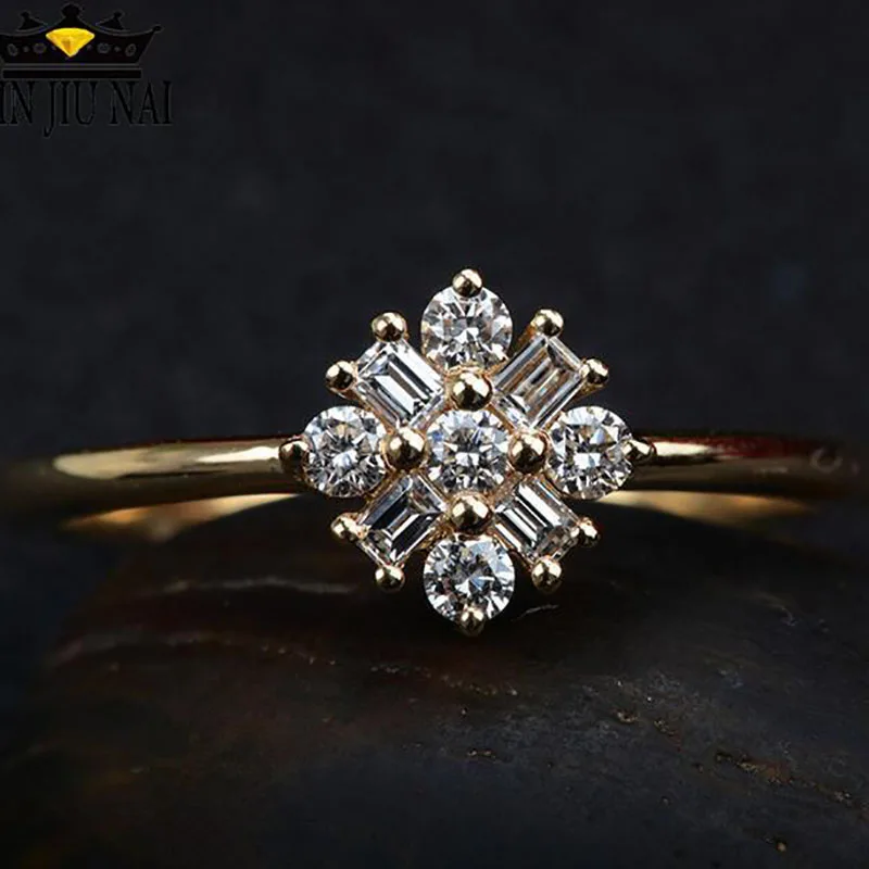 Кольцо из серебра 925 пробы с квадратными бриллиантами инкрустацией 14-каратного