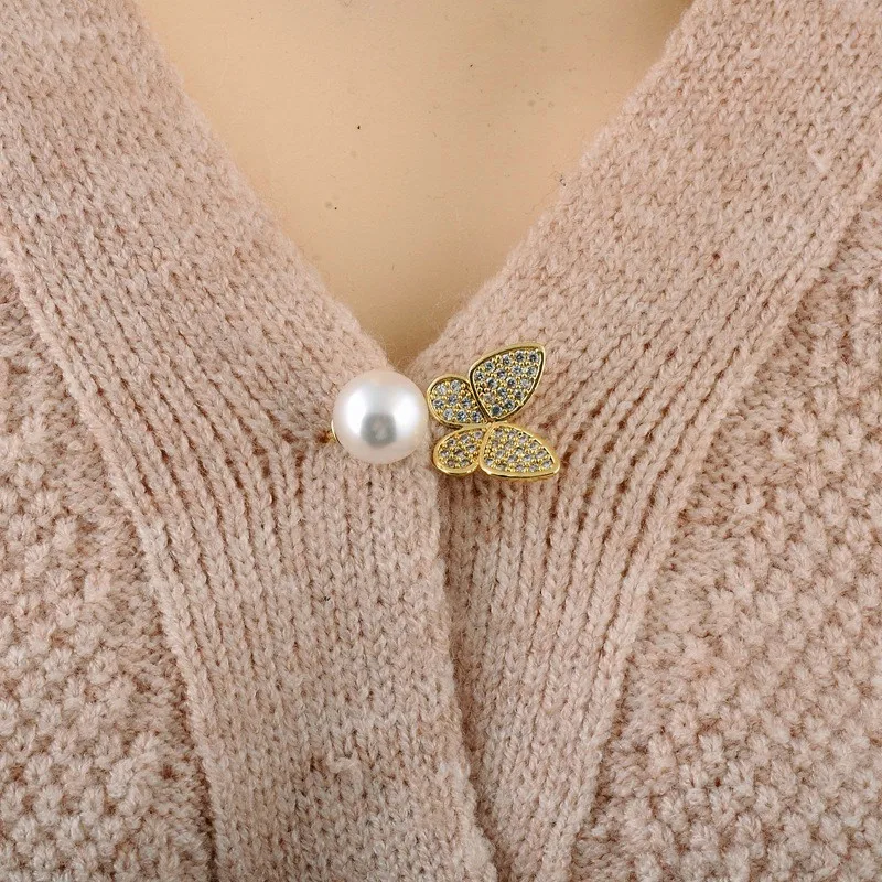 

Cute Female Crystal Butterfly Brooches For Women Charm Gold Color Wedding Jewelry Vintage White Pearl Pin Dress Coat Accessories