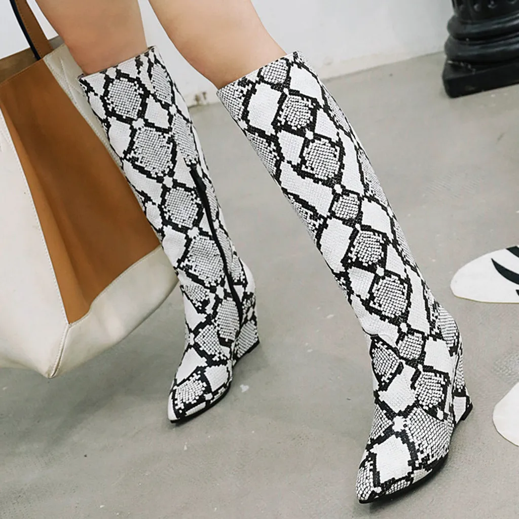 Ботинки женские кожаные туфли на танкетке с острым носком без застежки со