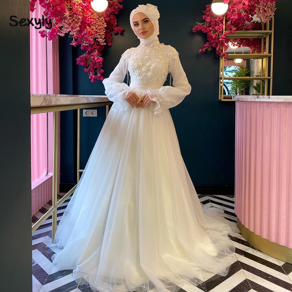 

2022 Boho Muslim Wedding Dress With Lace Flowers Elegant A Line High Neck Bohemain Wedding Dresses Floor Length Tulle Bride