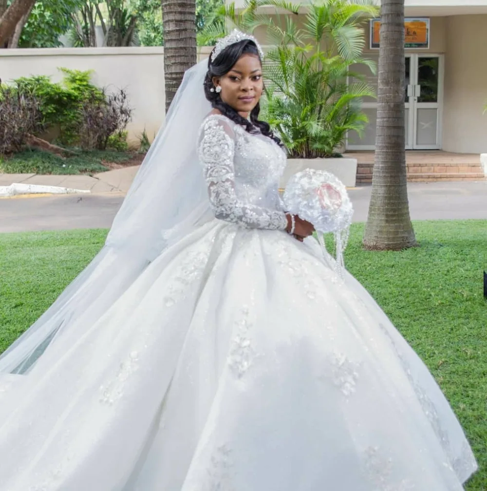 

Plus Size Modest Long Sleeves Ball gown African Wedding Gowns court Train Lace Appliques Bridal Dress with Bead Vestido De Noiva