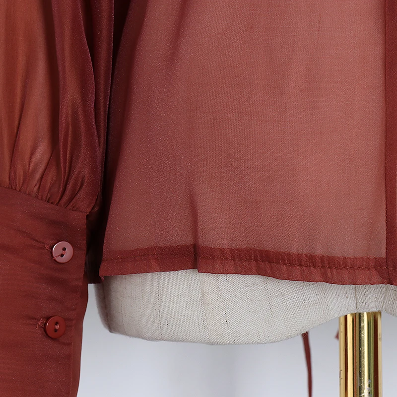 Женская блузка с отворотом TWOTWINSTYLE сетчатая рукавами-фонариками и бантом